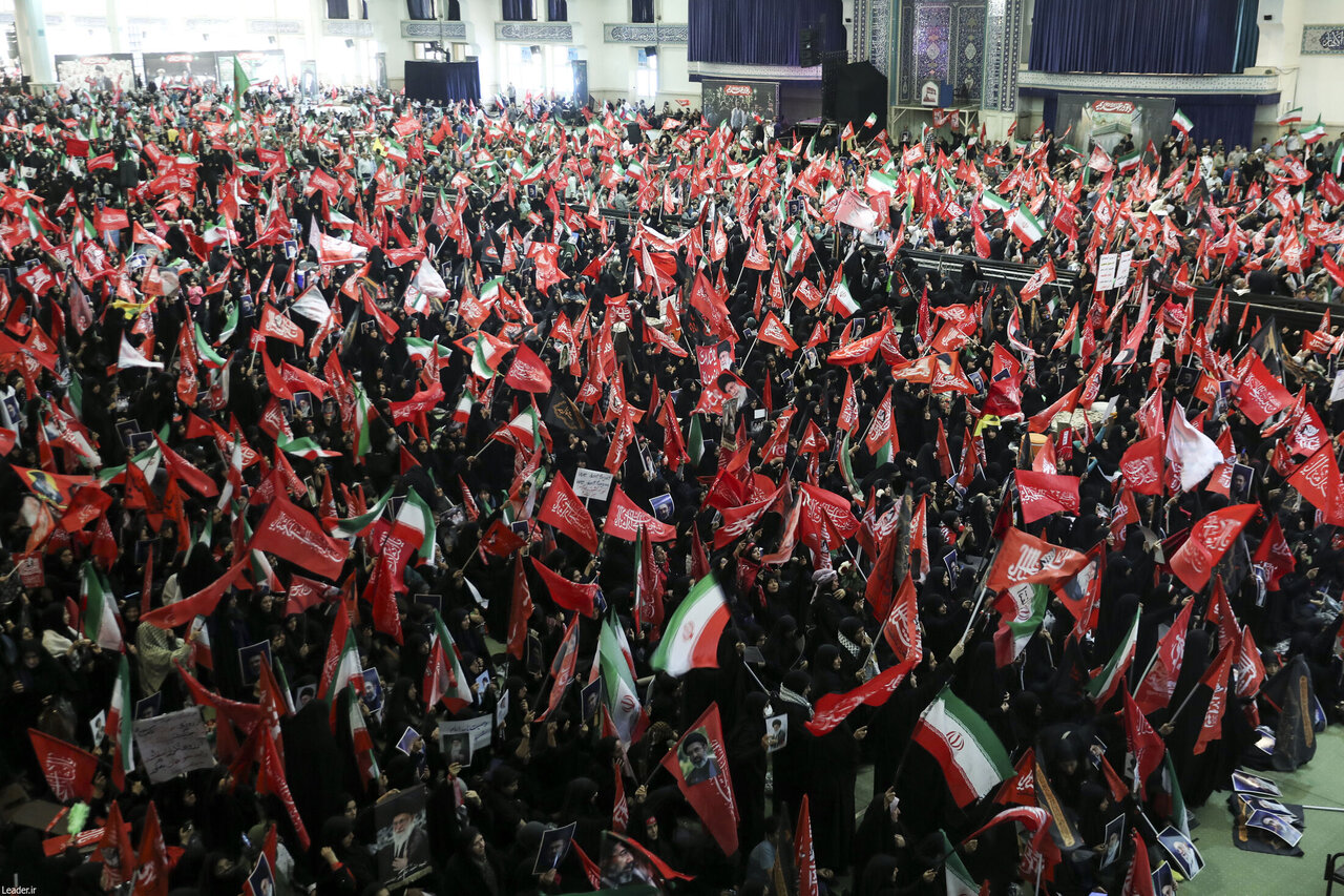 تصاویری از مراسم اربعین رهبر شهید ایران | ثبت لحظات دلتنگی با شعار  «با تو در عهدیم تا صبح ظهور»