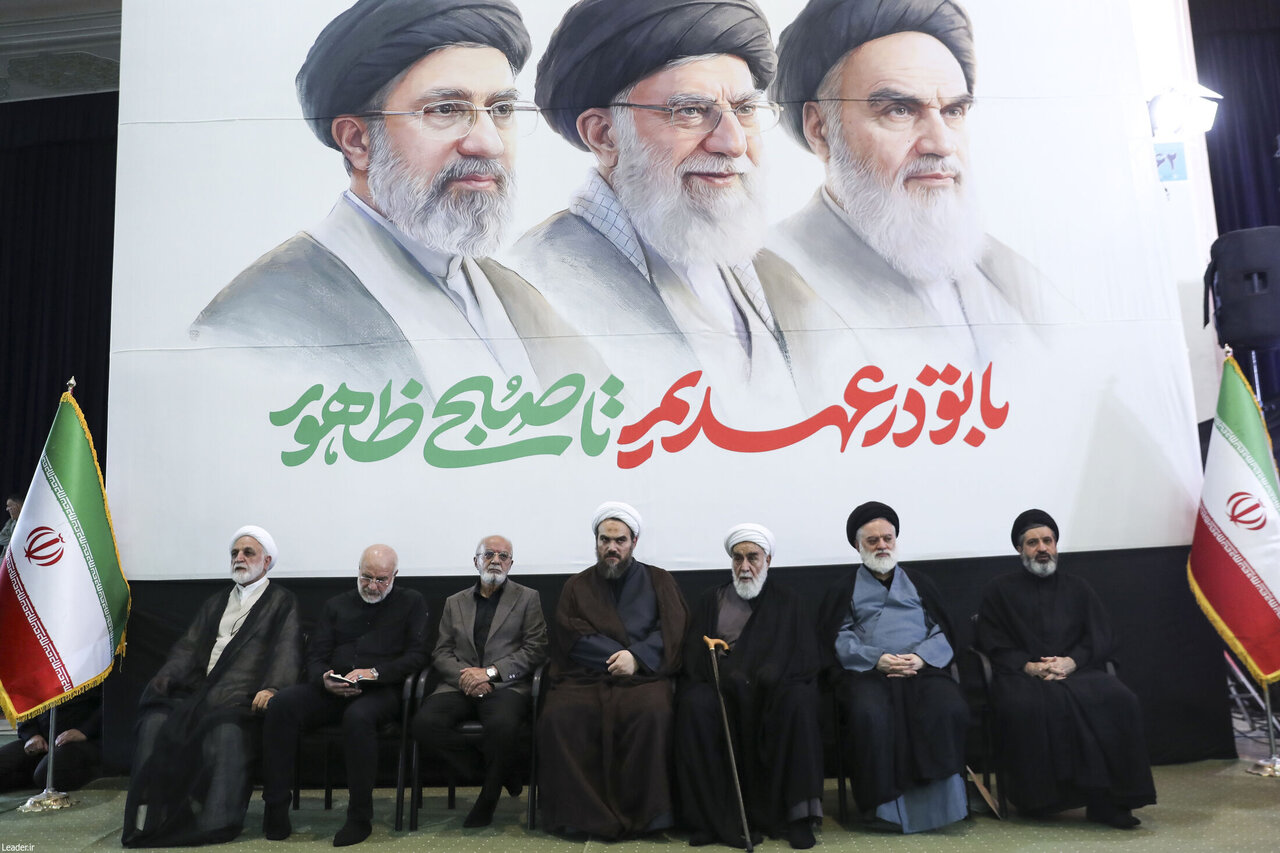 تصاویری از مراسم اربعین رهبر شهید ایران | ثبت لحظات دلتنگی با شعار  «با تو در عهدیم تا صبح ظهور»