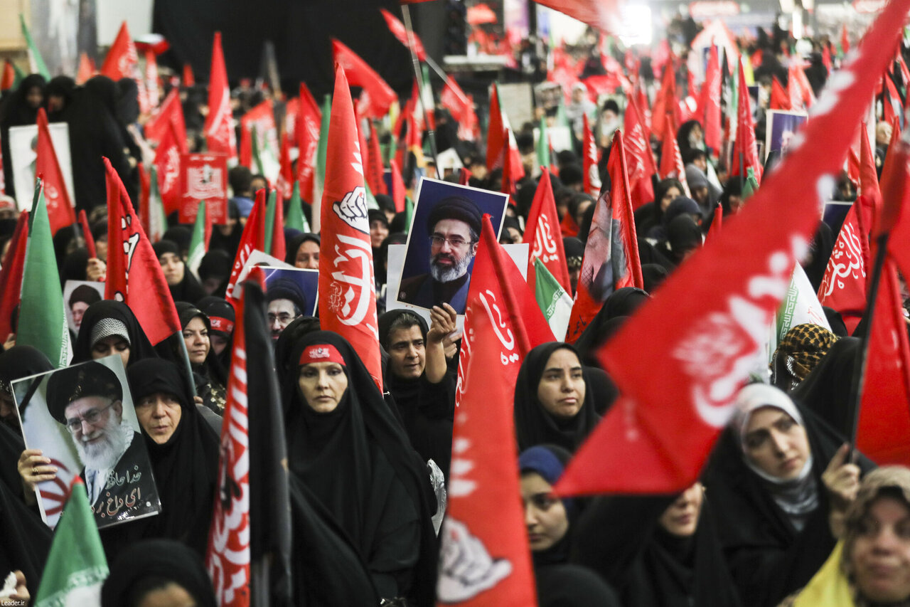 تصاویری از مراسم اربعین رهبر شهید ایران | ثبت لحظات دلتنگی با شعار  «با تو در عهدیم تا صبح ظهور»
