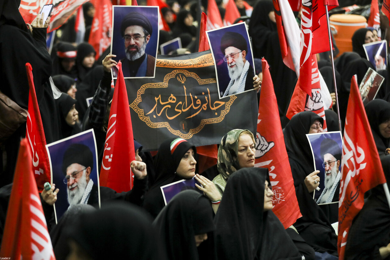 تصاویری از مراسم اربعین رهبر شهید ایران | ثبت لحظات دلتنگی با شعار  «با تو در عهدیم تا صبح ظهور»
