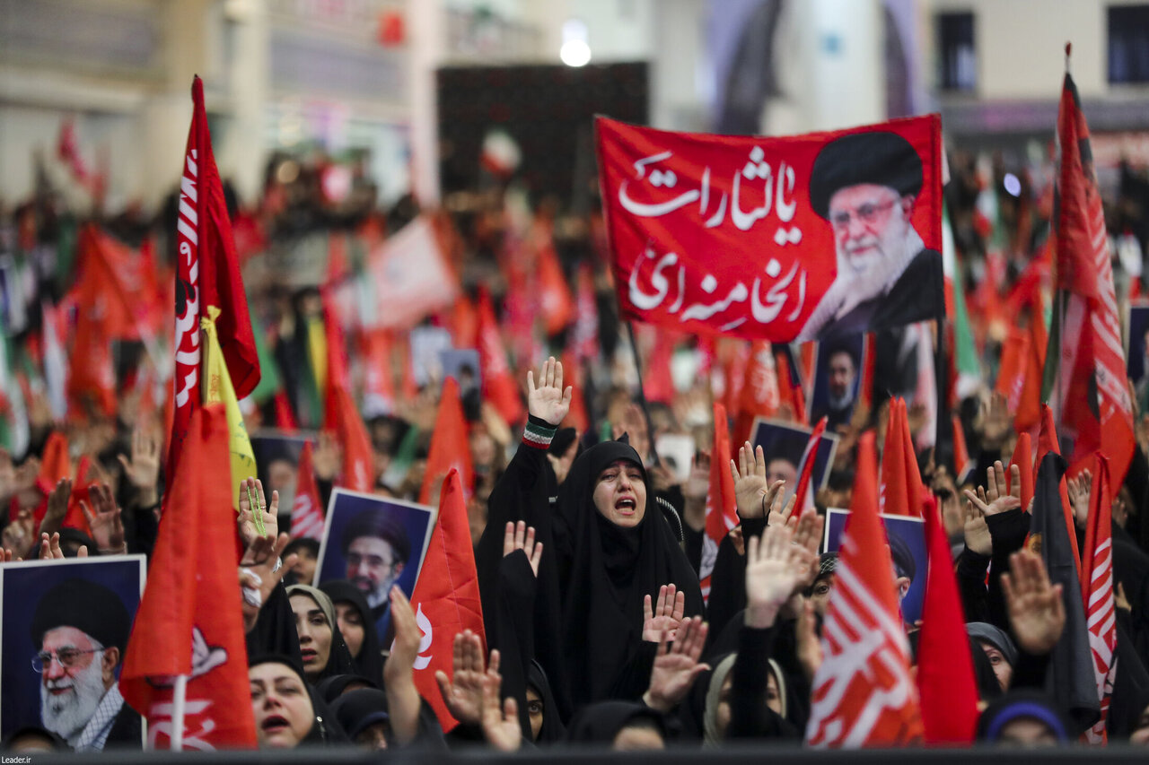 تصاویری از مراسم اربعین رهبر شهید ایران | ثبت لحظات دلتنگی با شعار  «با تو در عهدیم تا صبح ظهور»