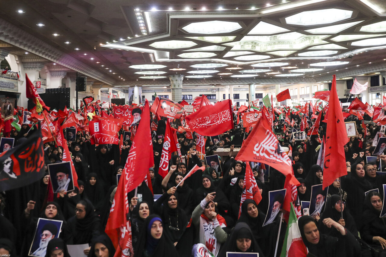 تصاویری از مراسم اربعین رهبر شهید ایران | ثبت لحظات دلتنگی با شعار  «با تو در عهدیم تا صبح ظهور»