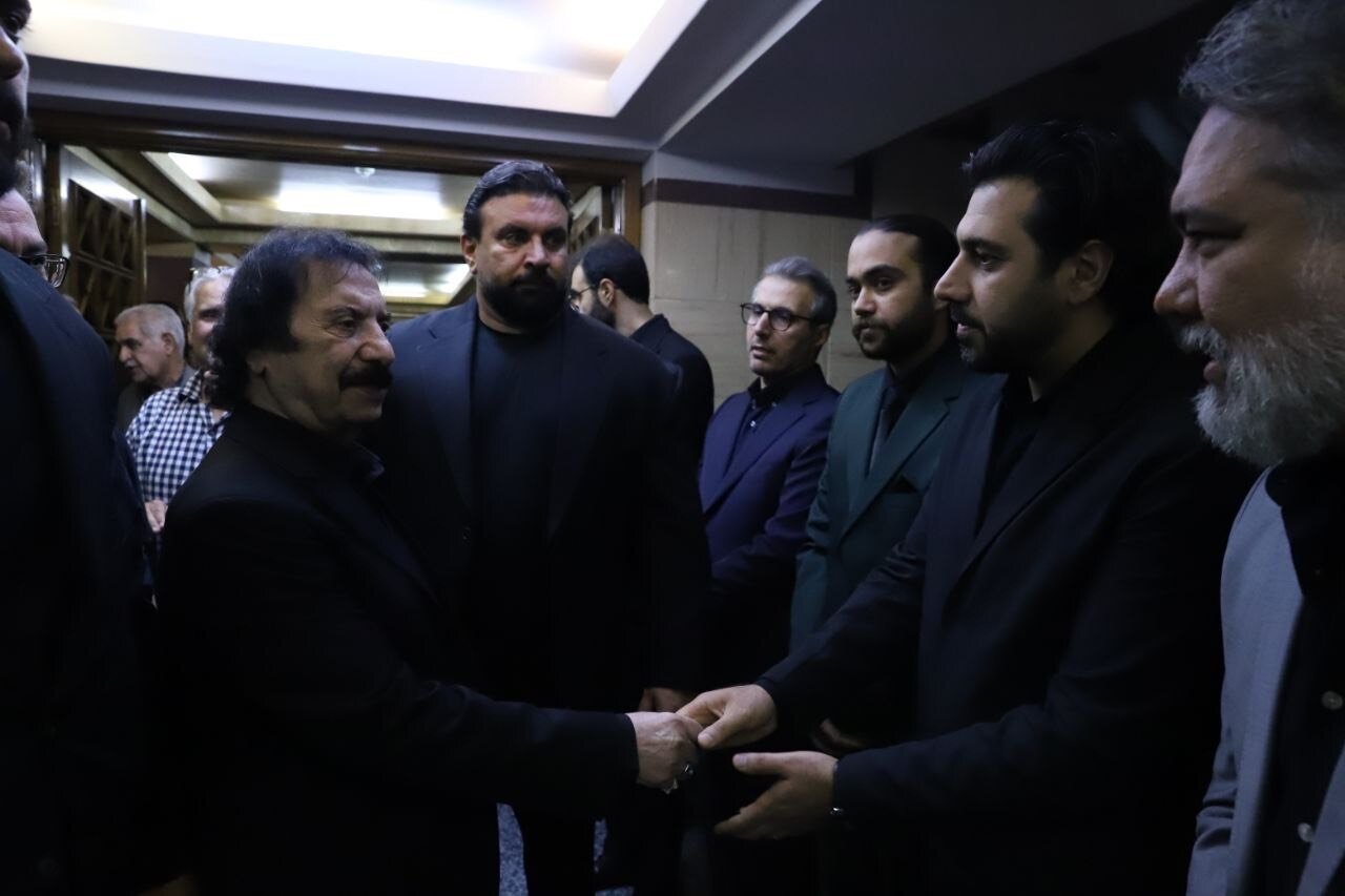 تصاویری از احسان خواجه امیری در مراسم ختم پدرش
