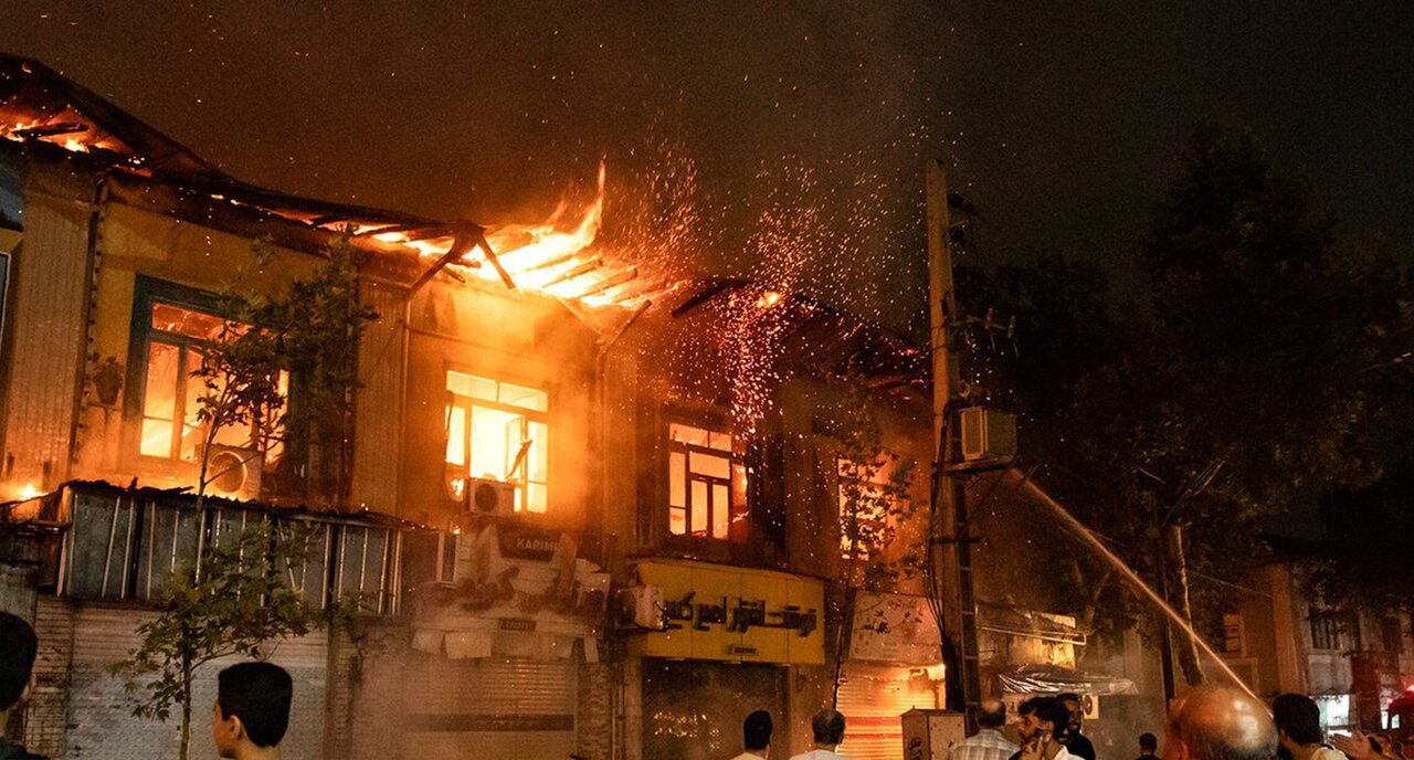 روایت کسبه از آتش‌ سوزی بازار گرگان | آتش خاموش شد؛ اما خطر ادامه دارد