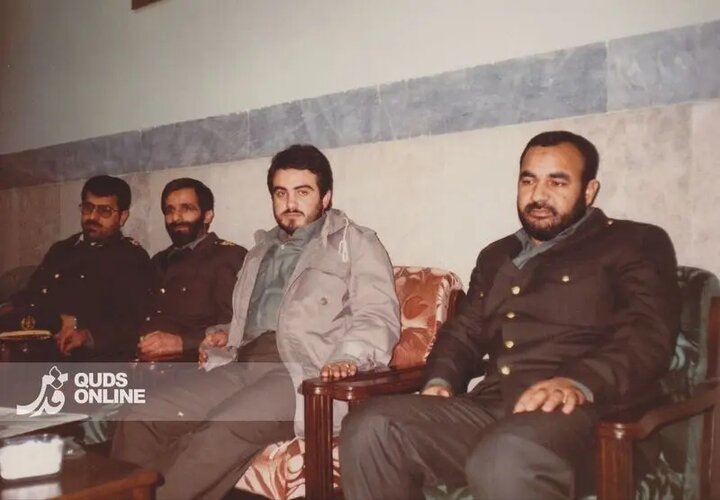 نفر اول از چپ، شهید پاکپور و نفر اول از راست، شهید سلامی

