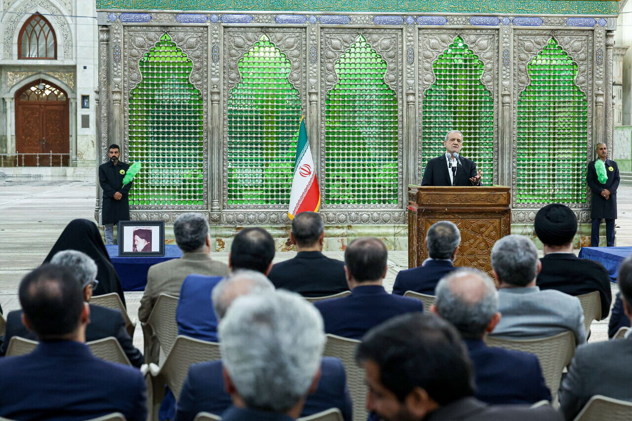 تجدید میثاق پزشکیان و هیئت دولت با آرمان‌های امام راحل + عکس
