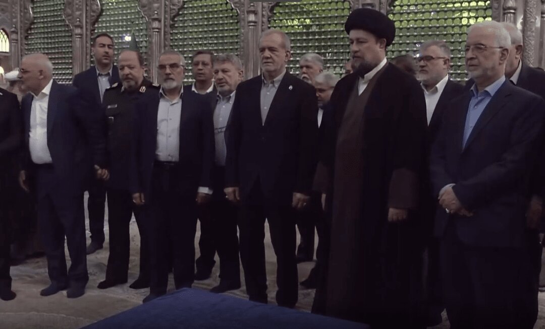 تجدید میثاق پزشکیان و هیئت دولت با آرمان‌های امام راحل + عکس