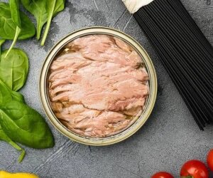 تاکنون طعم تن ماهی را با قارچ و سیب زمینی سرخ شده امتحان کرده اید؟