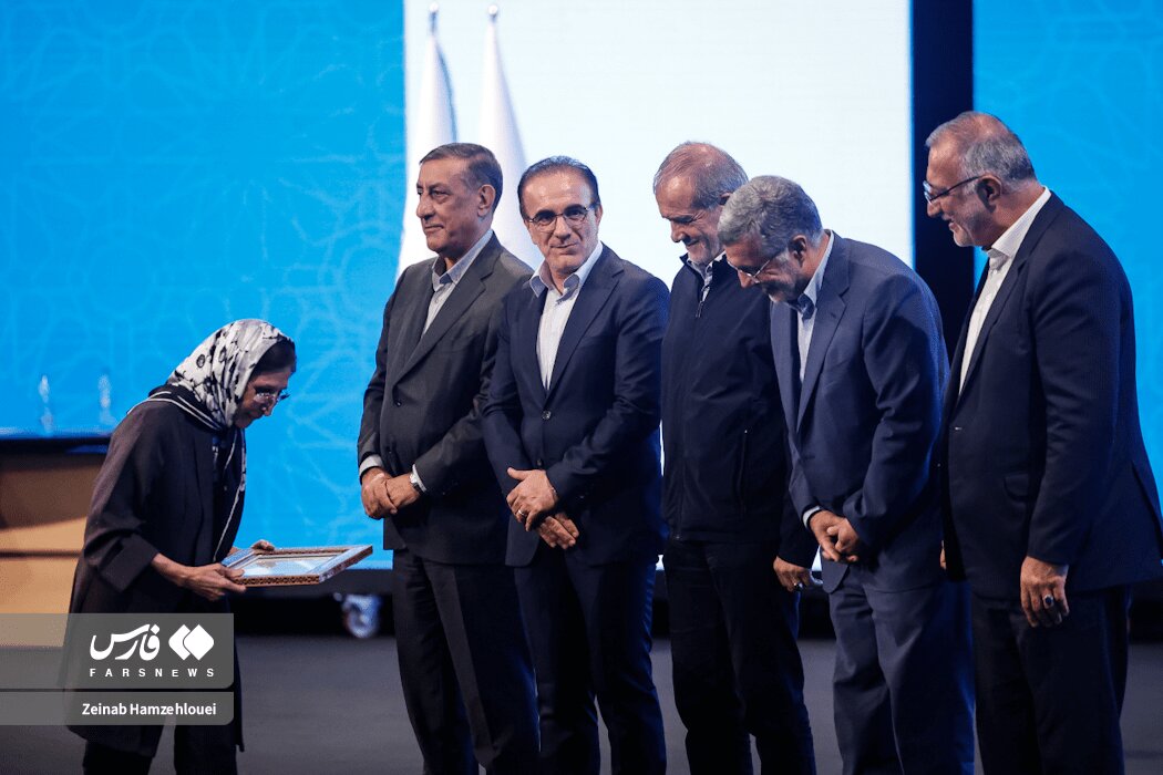 خنده‌های پزشکیان در مراسم روز پزشک + تصاویر