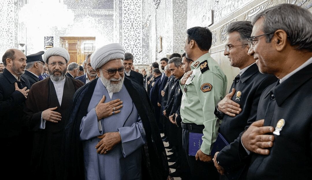 غبارروبی ضریح منور امام رضا(ع) با حضور آیات عظام و تولیت آستان قدس | تصاویر