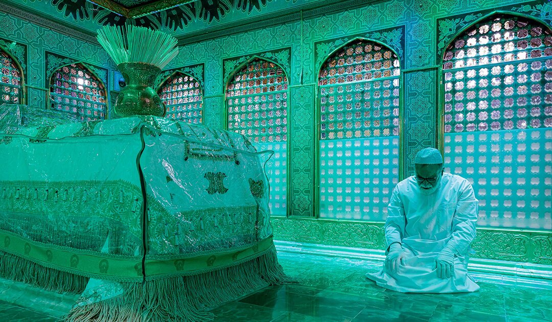 غبارروبی ضریح منور امام رضا(ع) با حضور آیات عظام و تولیت آستان قدس | تصاویر