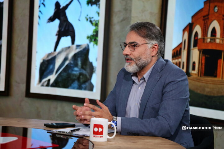 حضور مهندس چمران در موسسه همشهری