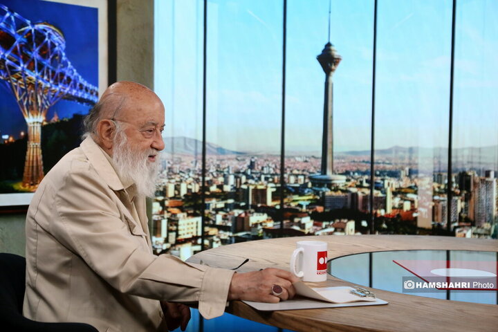 حضور مهندس چمران در موسسه همشهری