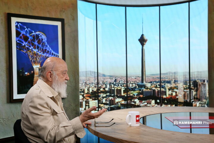 حضور مهندس چمران در موسسه همشهری