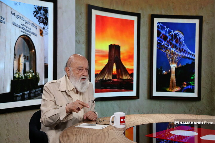 حضور مهندس چمران در موسسه همشهری