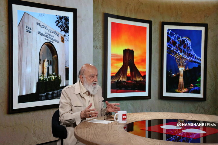 حضور مهندس چمران در موسسه همشهری