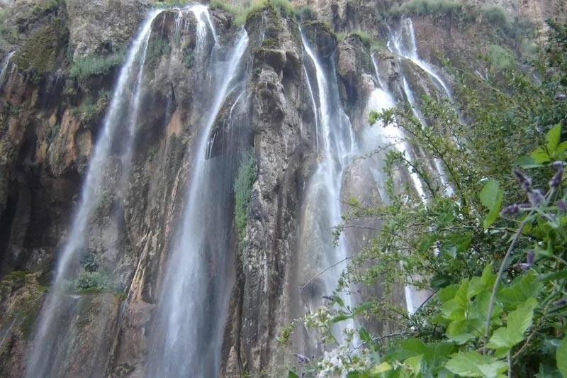 چرا باید در تابستان به همدان سفر کنید؟؛ ۷ مقصد دیدنی بعد از غار علیصدر برای فرار از گرما