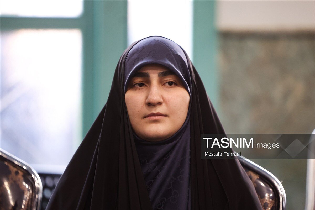 تصاویری از زینب سلیمانی و فرزانه صادق در بزرگداشت شهید سیده بشری خامنه‌ای