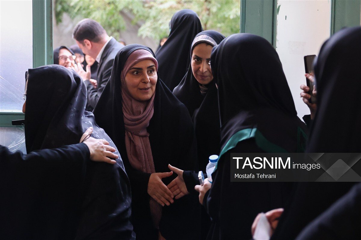 تصاویری از زینب سلیمانی و فرزانه صادق در بزرگداشت شهید سیده بشری خامنه‌ای