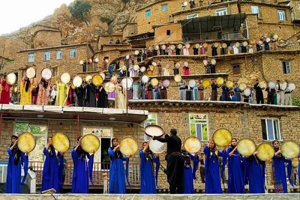 آیینهای جشن ۱۷ ربیعالاول در ایران؛ از «هزار دف» تا سفرههای نذری