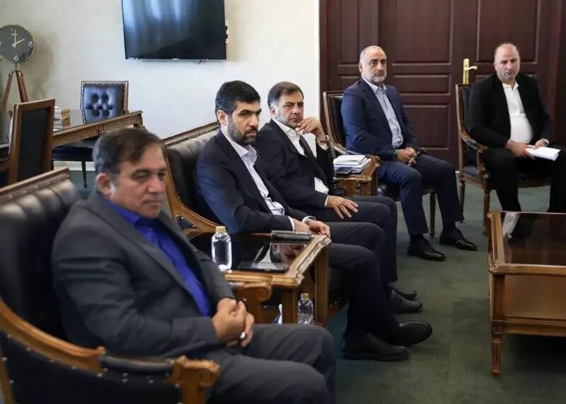 تاج تاجر نیا