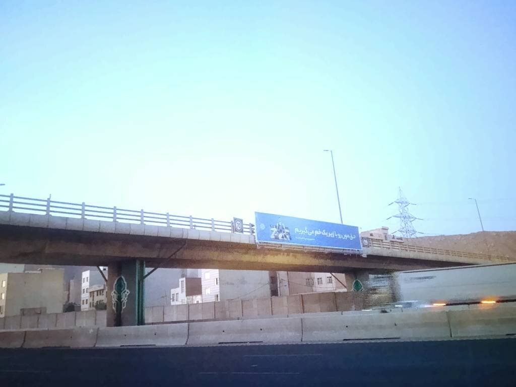 عرشه پل. تبلیغات شهری. زیباسازی. کشتی