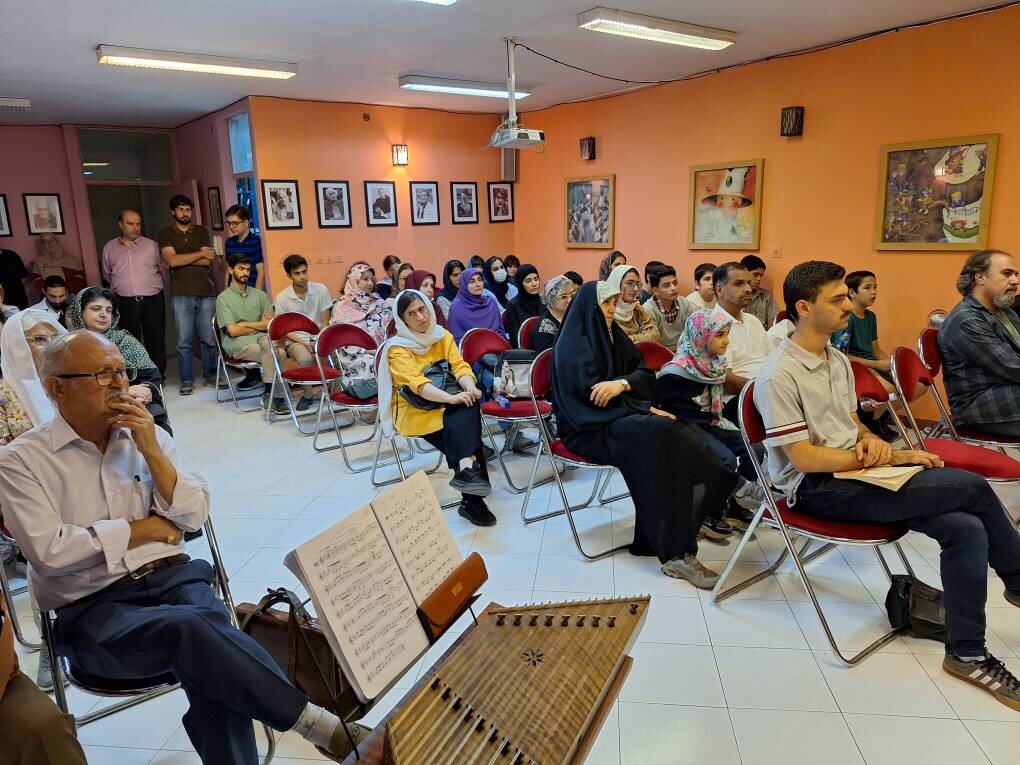 قدمزدن نوجوانان در قبرستان عمودی