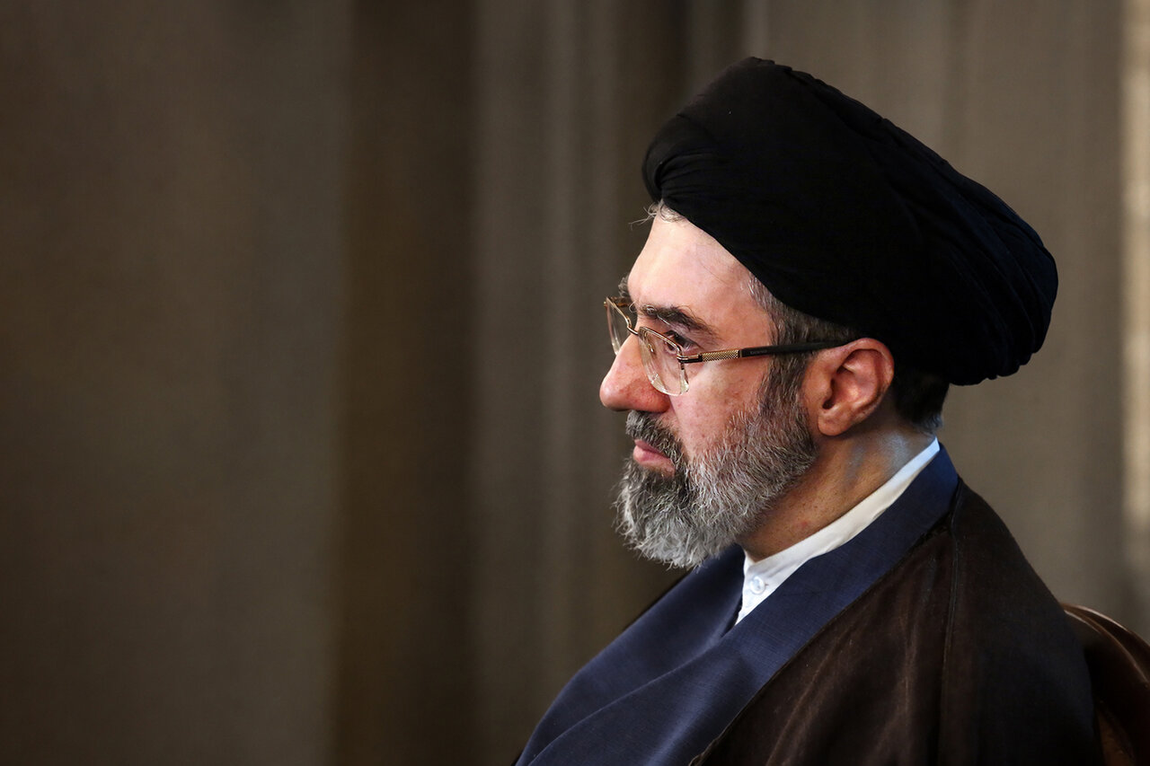 رهبر انقلاب دو پیام راهبردی برای انسجام داخلی و خنثیسازی پروژه دشمن صادر کردند