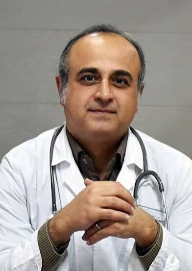 سرفه تا چند روز طبیعی است؟ | یک توصیه مهم به سرماخورده‌هایی که سیگار می‌کشند