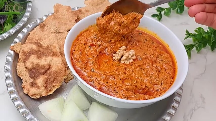 کال جوش؛ طرز تهیه غذای سنتی تهرانی با کشک، گردو و گوجه
