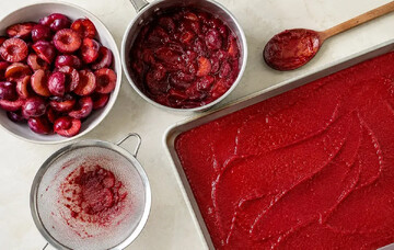 چگونه لواشک آلو درست کنیم؟ | طرز تهیه لواشک آلو خانگی؛ ترش‌ و شیرین و بدون کپک