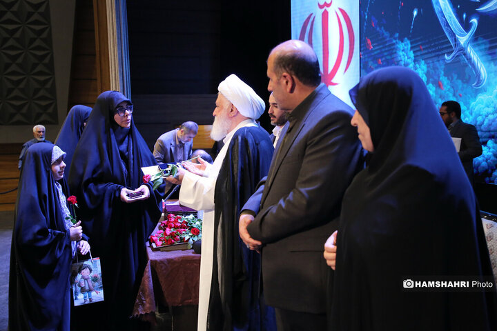 آیین تجلیل و تکریم از خانواده معزز شهدای جنگ رمضان