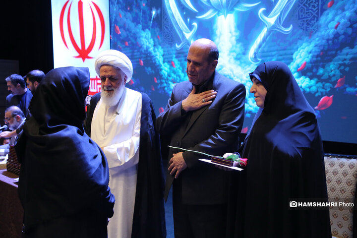 آیین تجلیل و تکریم از خانواده معزز شهدای جنگ رمضان