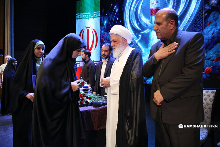 آیین تجلیل و تکریم از خانواده معزز شهدای جنگ رمضان