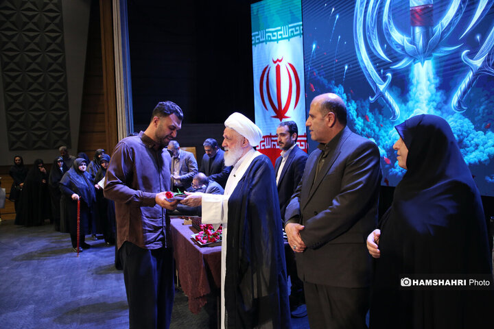 آیین تجلیل و تکریم از خانواده معزز شهدای جنگ رمضان