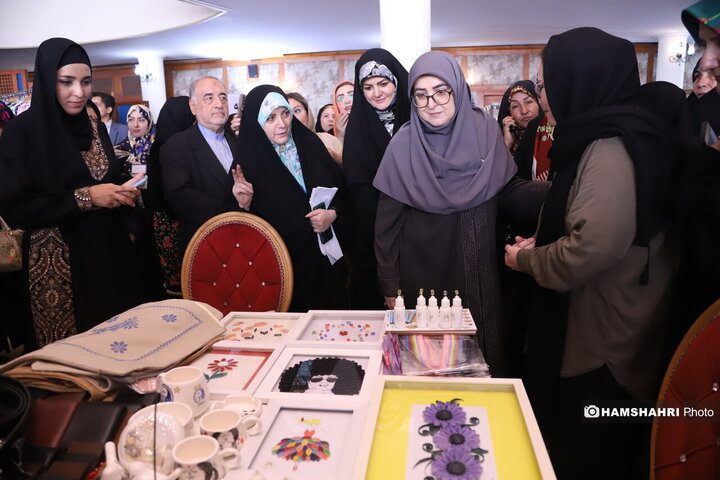 نمایشگاه خیریه انجمن دیپلماتیک بانوان