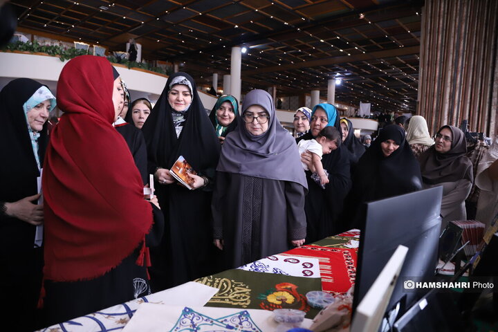 نمایشگاه خیریه انجمن دیپلماتیک بانوان