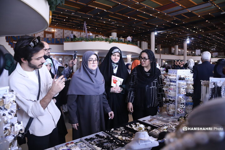 نمایشگاه خیریه انجمن دیپلماتیک بانوان