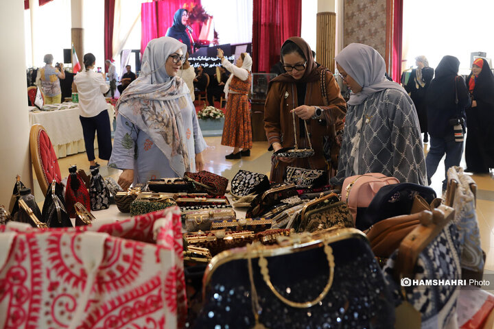 نمایشگاه خیریه انجمن دیپلماتیک بانوان