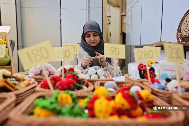 نمایش «زنان و تولید ملی» در بوستان گفتگو