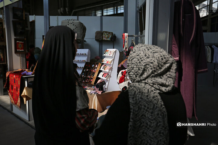 نمایش «زنان و تولید ملی» در بوستان گفتگو