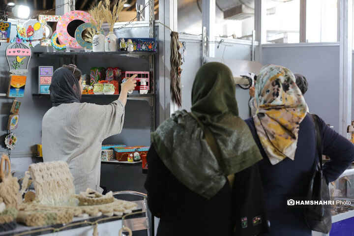نمایش «زنان و تولید ملی» در بوستان گفتگو