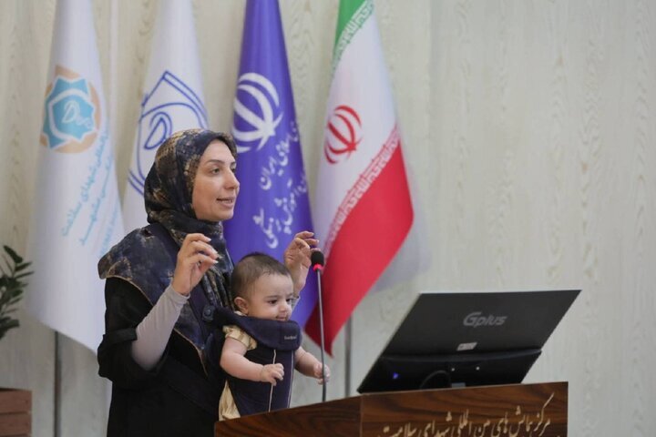 تصویر جالب از حضور متفاوت خانم مشاور وزیر در یک مراسم