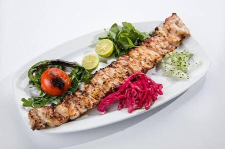 طرز تهیه جوجه کباب ماستی؛ راز جوجههای نرم و آبدار برای دورهمیهای آخر هفته