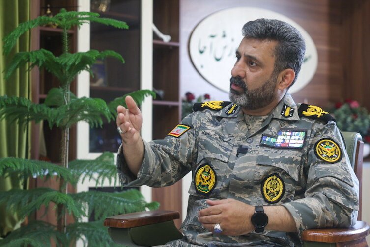 فرمانده ارتش: دکترین دفاعی است اما حمله را آموزش میدهیم