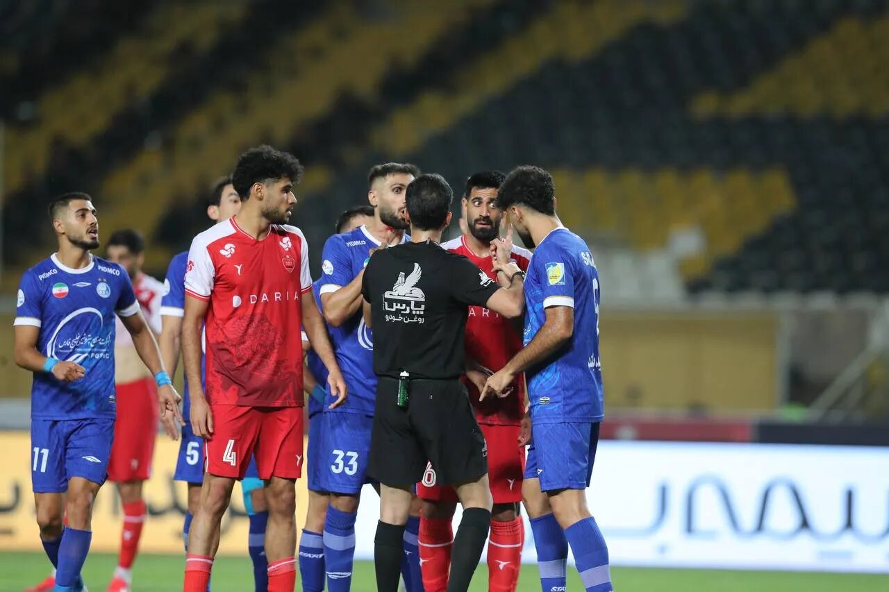 تأیید دو اشتباه داوری در دربی؛ اخراج مدافع پرسپولیس قطعی بود