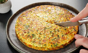 طرز تهیه املت سیب زمینی با پنیر پیتزا یا پنیر صبحانه