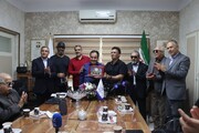 «شش نقطه» باید از رادیو فراتر برود و به تلویزیون و سینما برسد/جشن صدایی که دیده شد