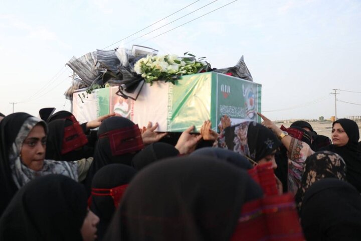 برقع سرخ زنان