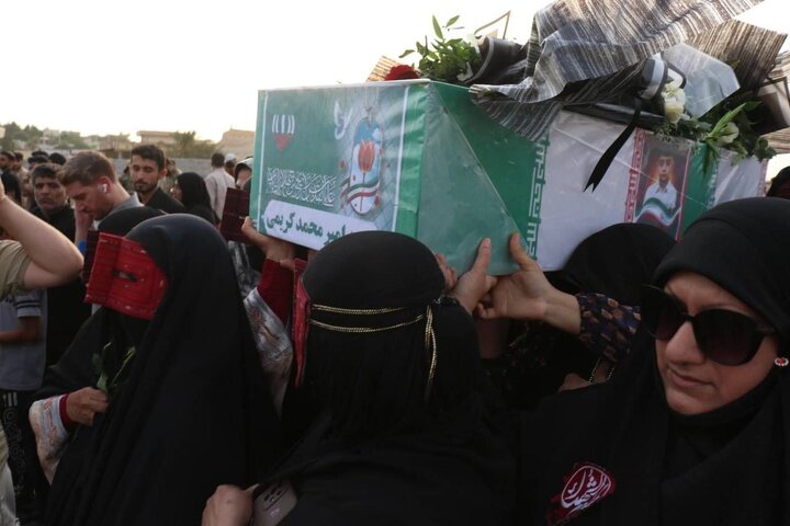 برقع سرخ زنان
